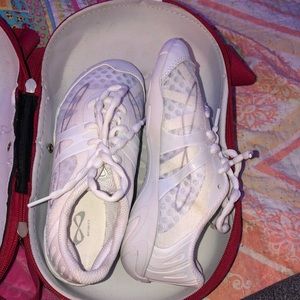 Nfinity vengence cheer shoes size youth 3